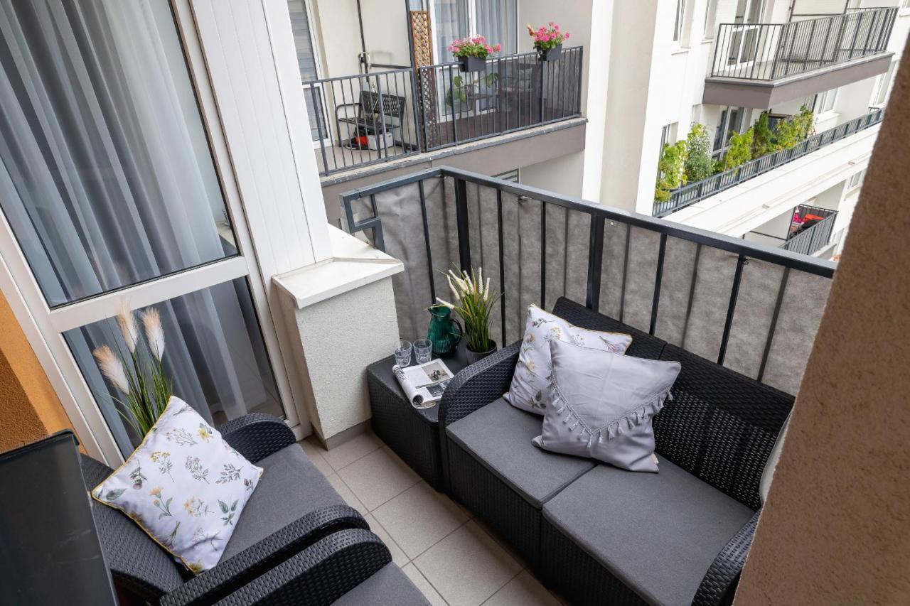 Osiedle Avia Harmonious Apartment With Balcony & Parking Cracow By Renters Prestige Краков Экстерьер фото